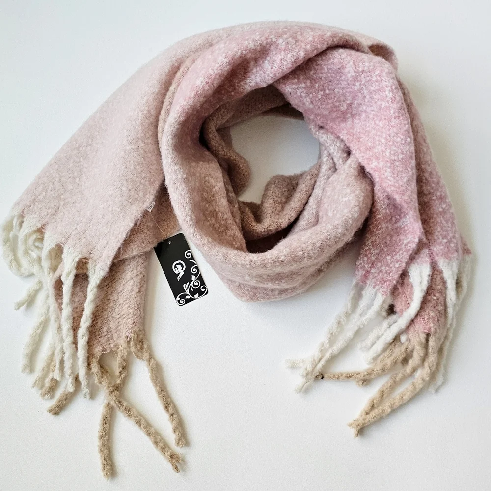 General Motors accessory scarf